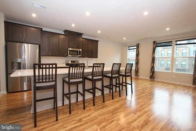 Building Photo - 43808 Middleway Ter