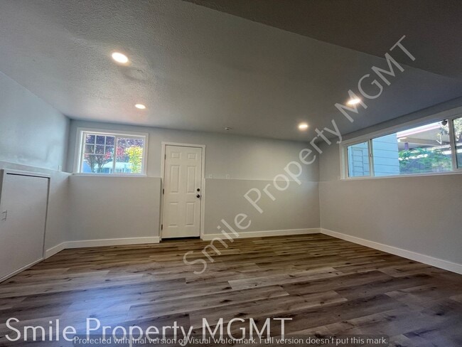 Building Photo - single house
