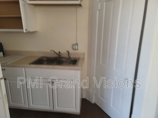 Building Photo - 601 1/2 Monroe