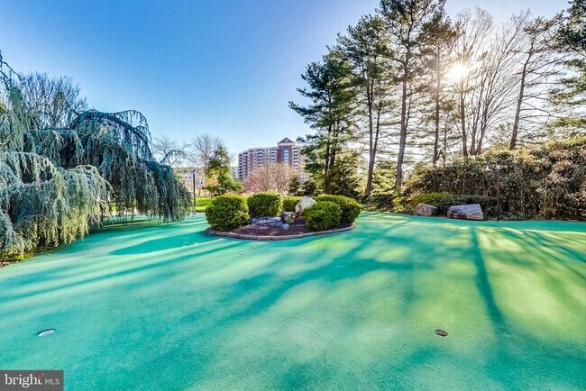 Building Photo - 307 Yoakum Pkwy