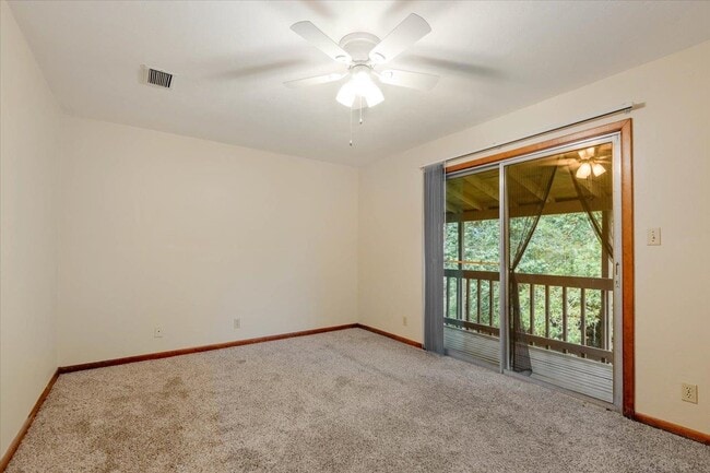 Building Photo - 1557 Live Oak Dr