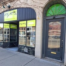 Building Photo - 902 Main St