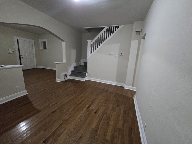 Building Photo - 7707 Vermont Ave