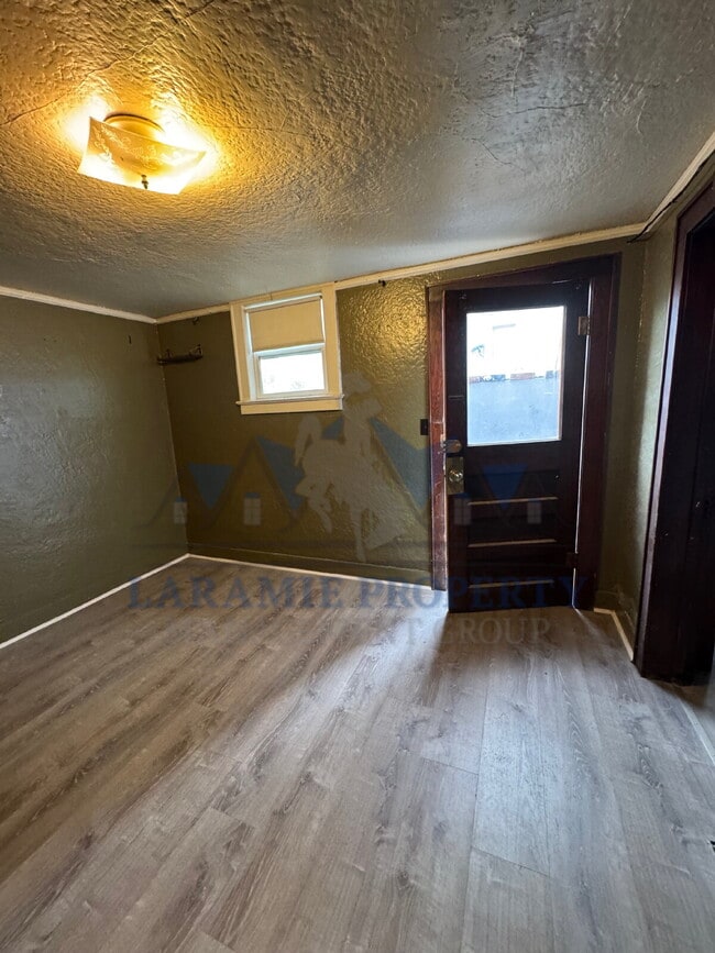 Building Photo - 1 Bed 1 Bath Apartment