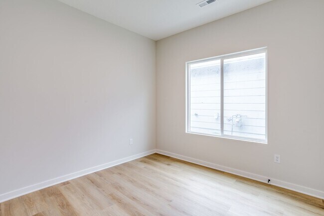 Building Photo - Brand New Long Beach Community