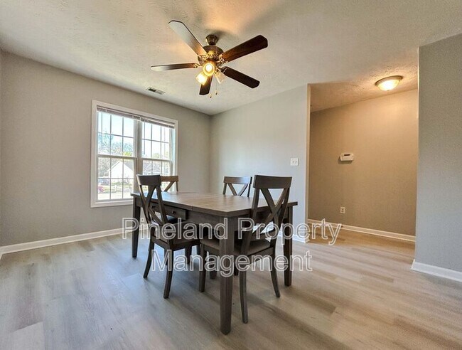 Building Photo - 341 Kingdom Estate Dr