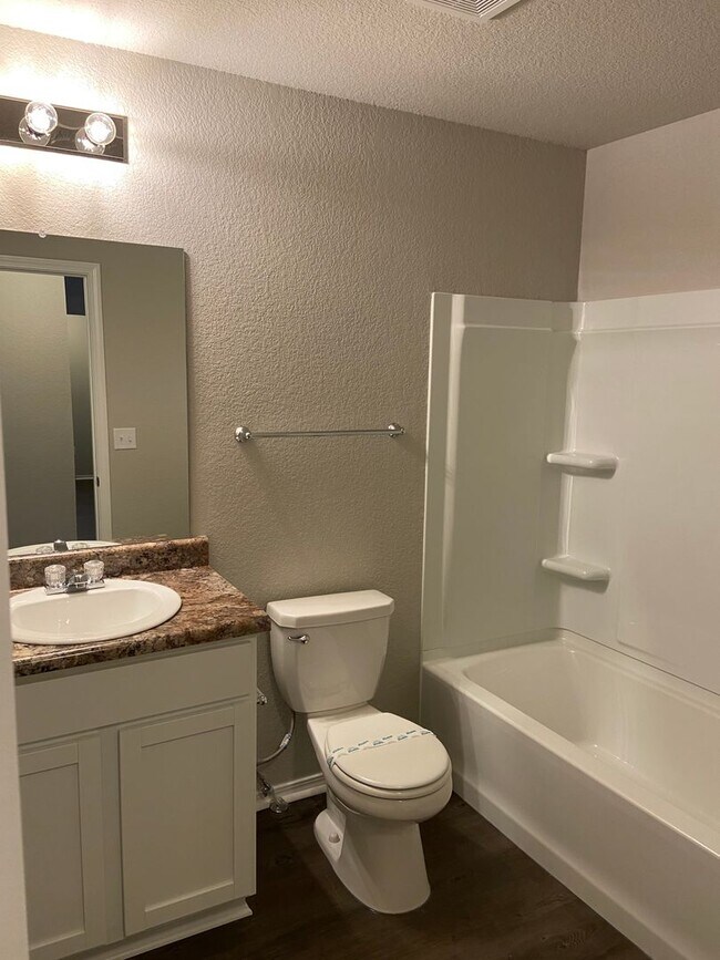 Building Photo - *Pre-leasing* Four Bedroom | Two Bathroom ...