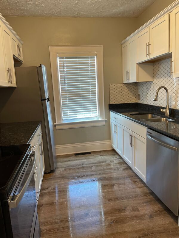 Building Photo - 931-933 E. Whittier Street