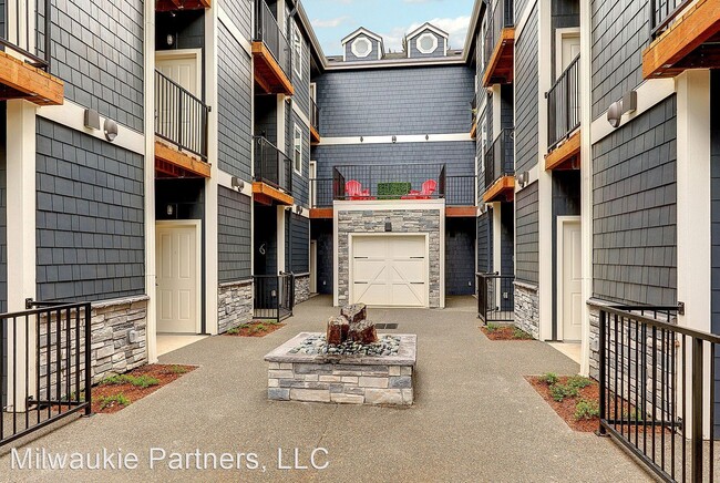 Building Photo - 7510 SE Milwaukie Ave