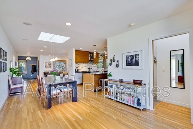 Building Photo - 360 Velarde St