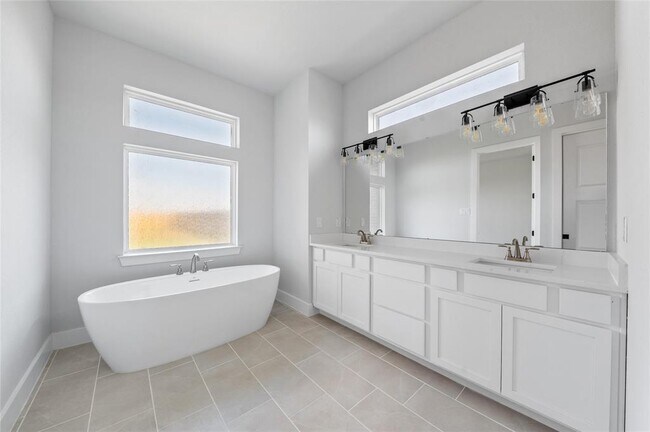 Building Photo - 3511 Palm Crest Dr