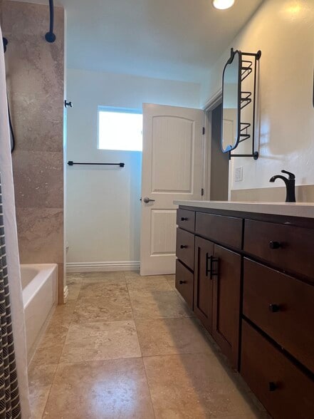 Building Photo - 4228 Calavo Dr