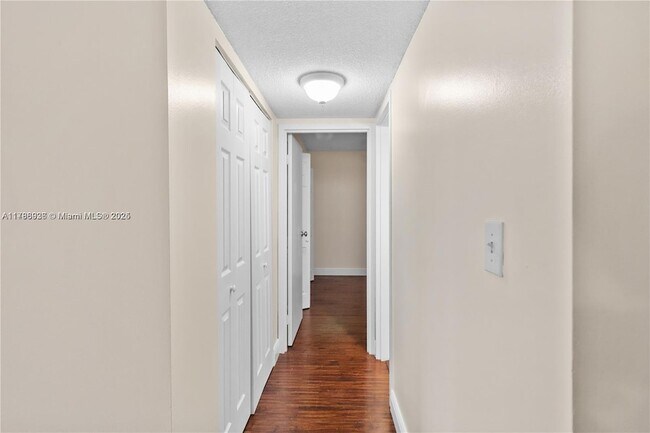 Building Photo - 8421 Lagos De Campo Blvd