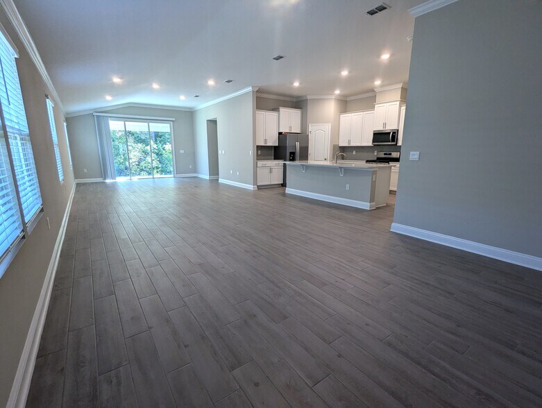 Building Photo - 30 Zancara St