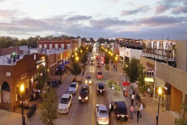 Building Photo - 1 bedroom in Dallas TX 75206