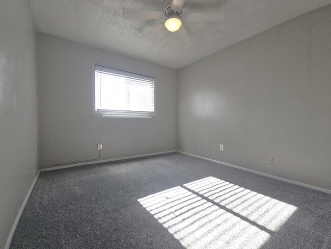 Building Photo - 3301 S Terrace Rd