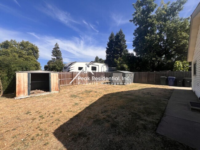Building Photo - 5546 Cranbrook Way