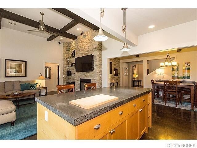 Building Photo - Amazing Home in Broken Arrow