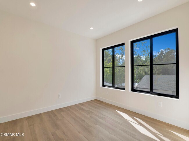 Building Photo - 3190 Los Robles Rd