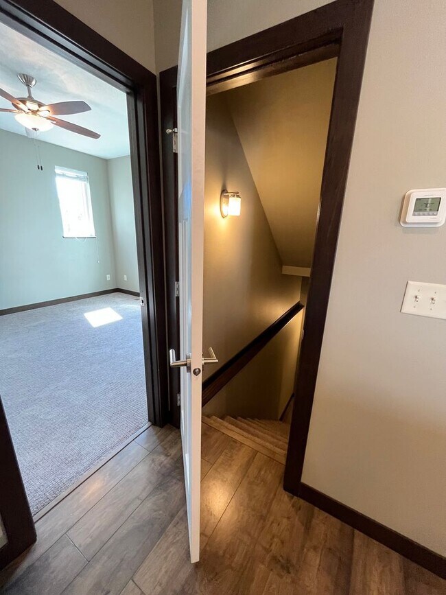 Building Photo - 3 Bed/2.5 Bath Townhome in Downtown Sioux Falls!!