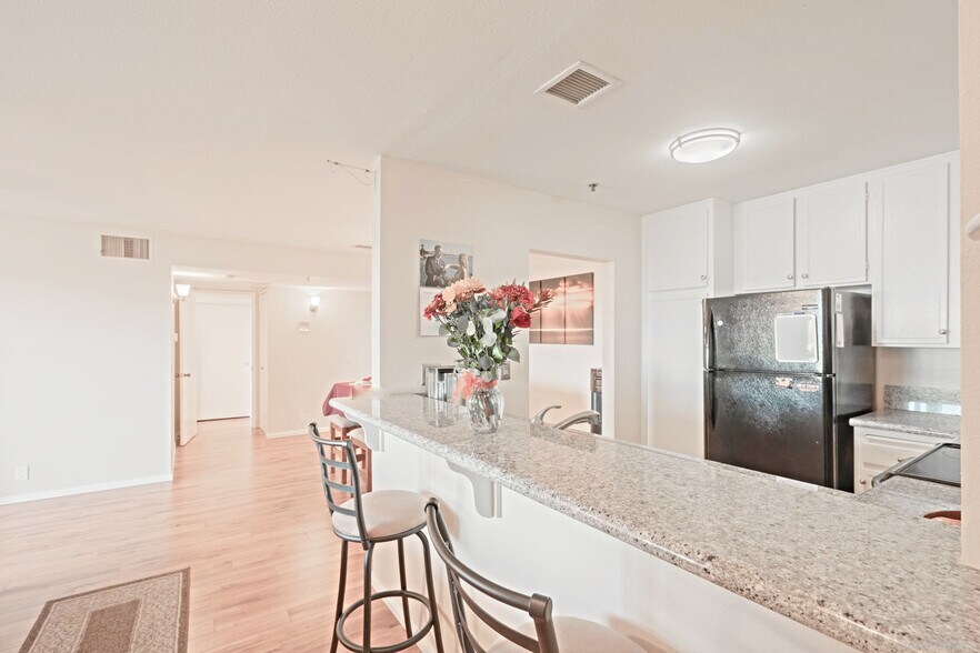 Building Photo - 5985 Dandridge Ln