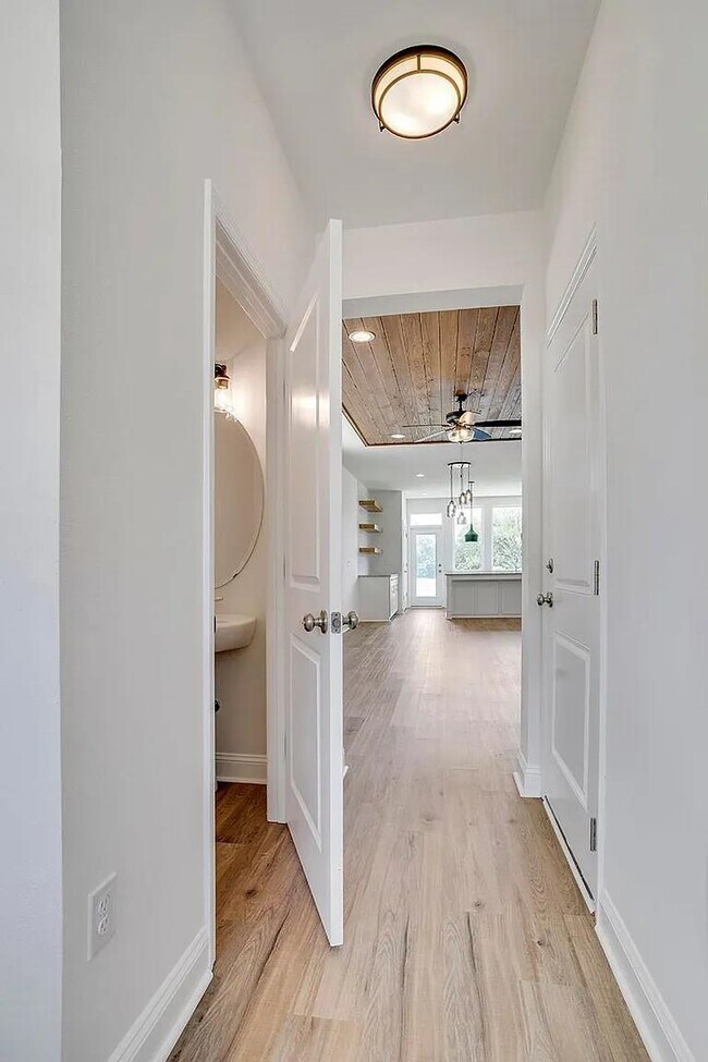 Building Photo - 463 Grand Oaks Rd