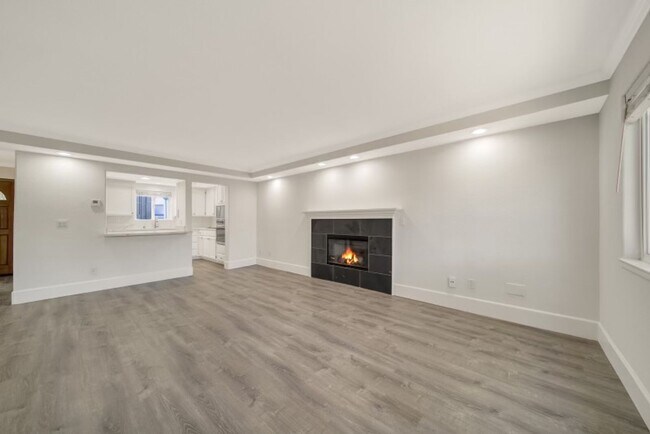 Building Photo - Wonderful Home with a Boat Slip and a Comm...