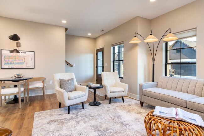 Building Photo - 2105 Aikman Dr