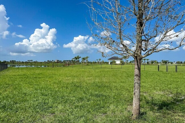 Building Photo - 9312 Tequila Sunrise Dr