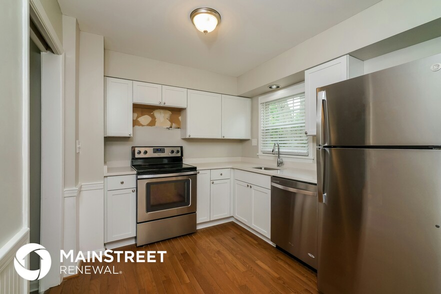 Building Photo - 3208 Cabinwood Dr
