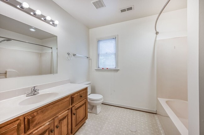 Building Photo - Very Well Maintained Midlothian Home Available NOW!