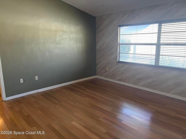 Building Photo - 340 Quail Dr