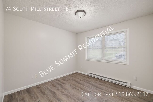 Building Photo - 2 bed, 1 bath, half double, single detache...