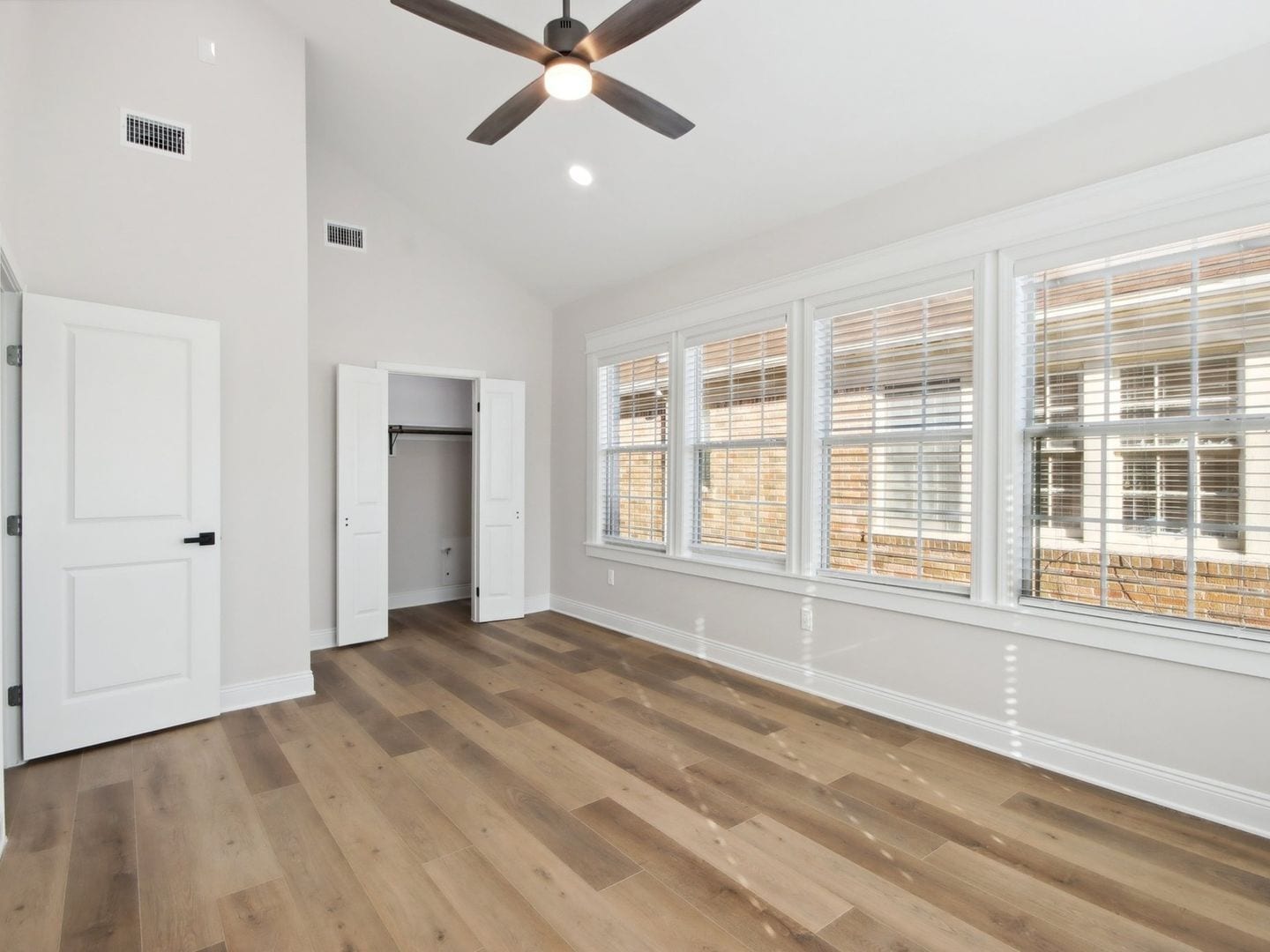 Building Photo - 1904 Calumet St