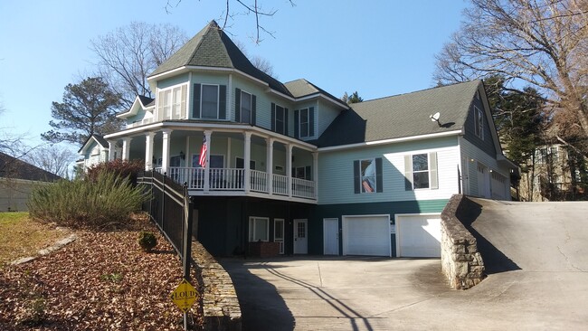 Building Photo - 1856 Butlers Lane