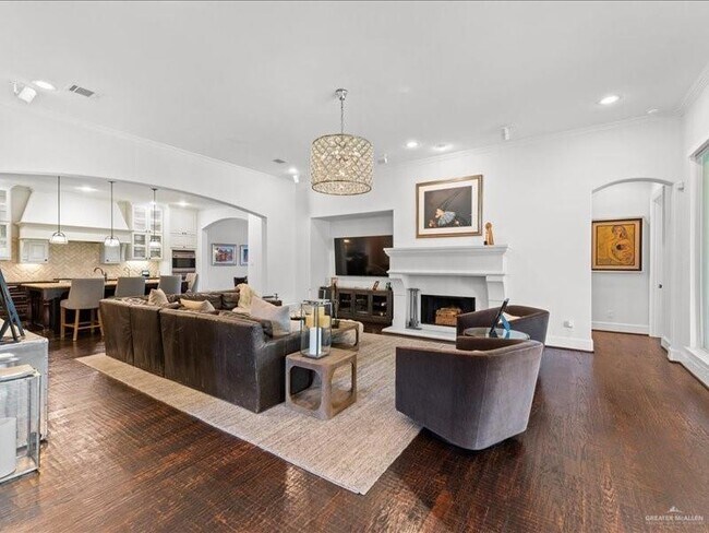 Building Photo - 7 Ivy Castle Ct