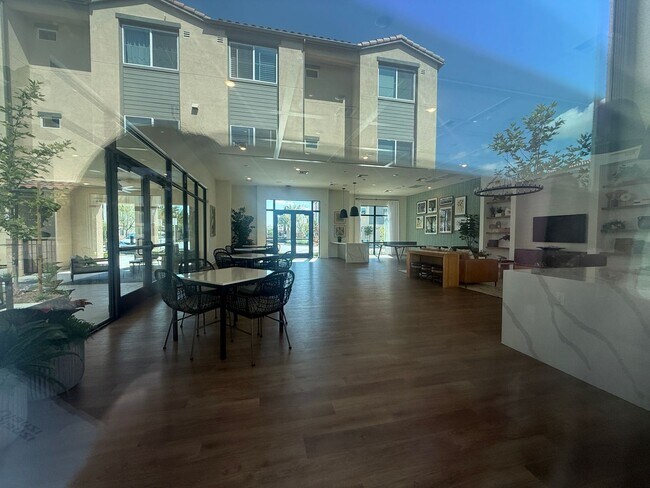 Building Photo - Two-bedroom, two-and-a-half-bath tri-level townhouse located in Arcadia, CA