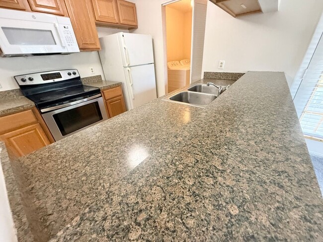 Building Photo - HURRY!!!***2 BED Condo/Downstairs unit/ W,S&T INCLUDED!!