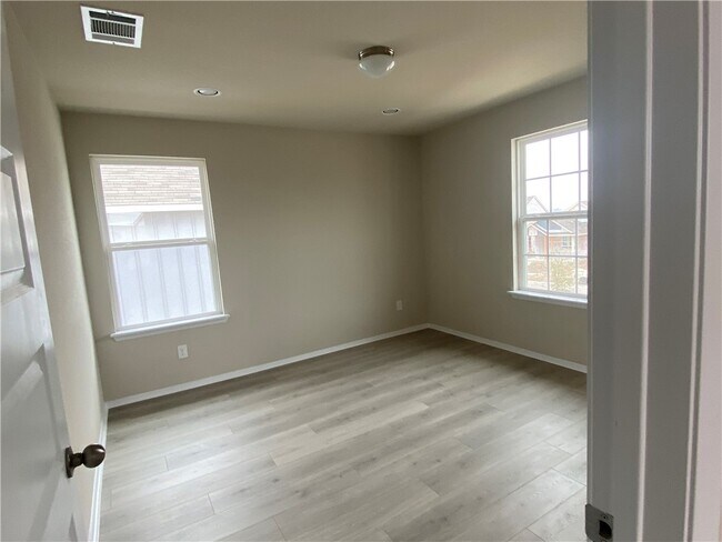 Building Photo - 340 Fabion St