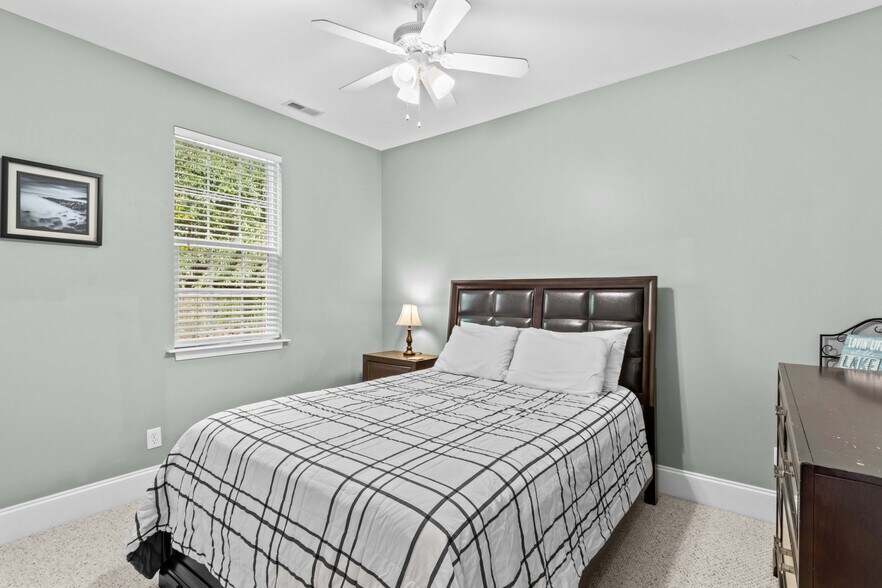 Building Photo - 7228 Lynbrook Cir