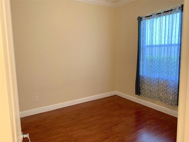 Building Photo - 2003 Grey Falcon Cir SW