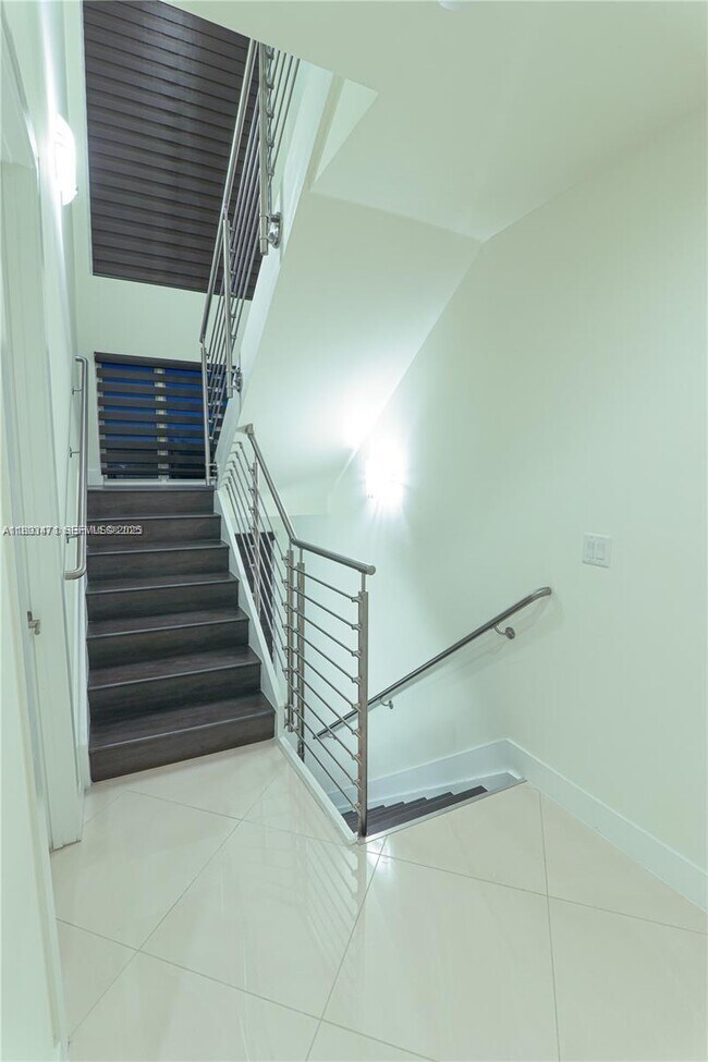 Building Photo - 10501 NW 66th St