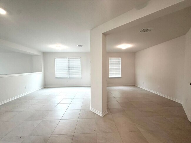 Building Photo - 7919 Mariposa Mnr