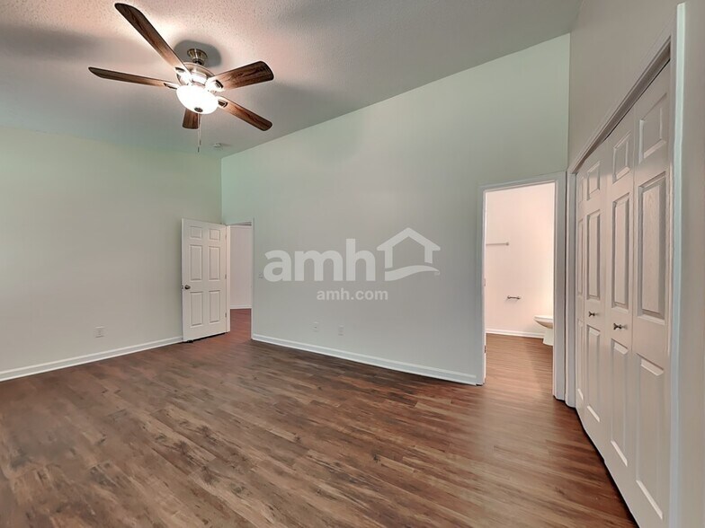 Building Photo - 595 River Glen Ct