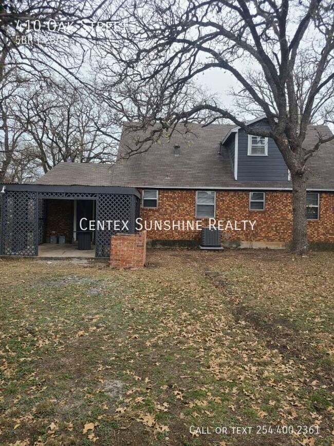 Building Photo - 410 Oak St