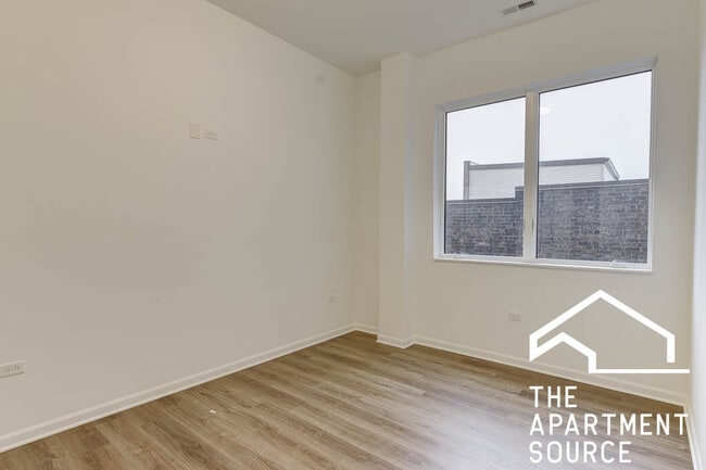 Building Photo - 2550 S Wabash Ave