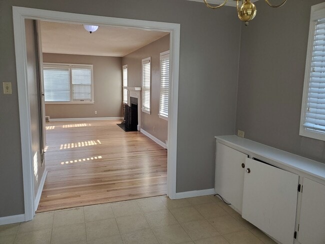 Building Photo - Gorgeous home near Westboro park.