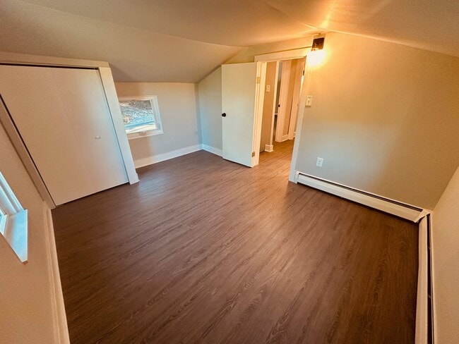 Building Photo - Newly Remodeled Home