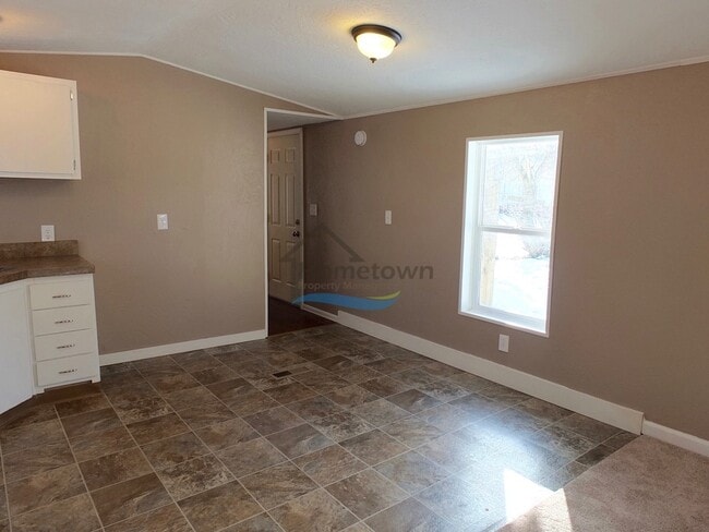 Building Photo - Beautiful & Clean 2 Bed 1 Bath Manufacture...