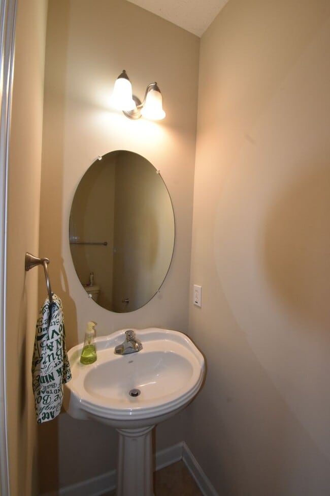 Building Photo - Coming Soon~ 3 Bedroom 2.5 Bathroom Townhome~ Large Corner Lot